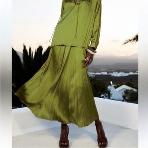 WRINKLED SATIN EFFECT MIDI SKIRT